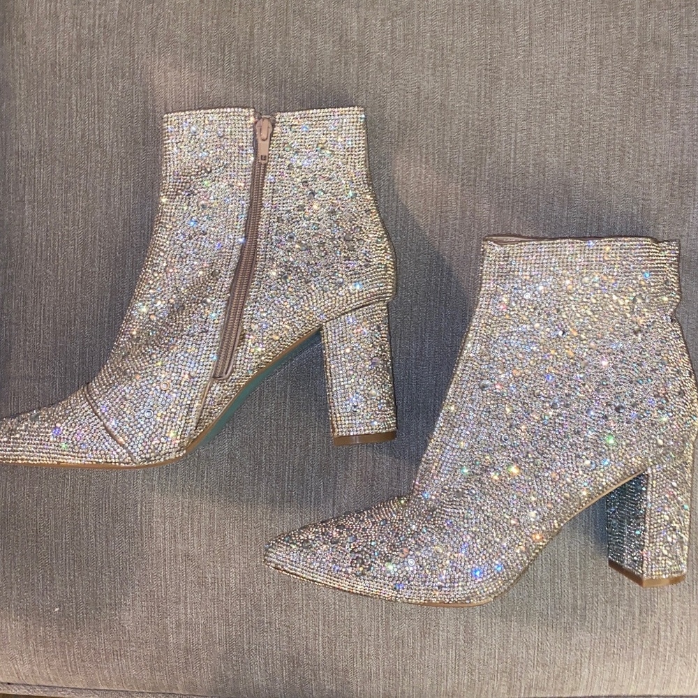 Blue by Betsey Johnson Women's Cady Evening Booties (Size 10)